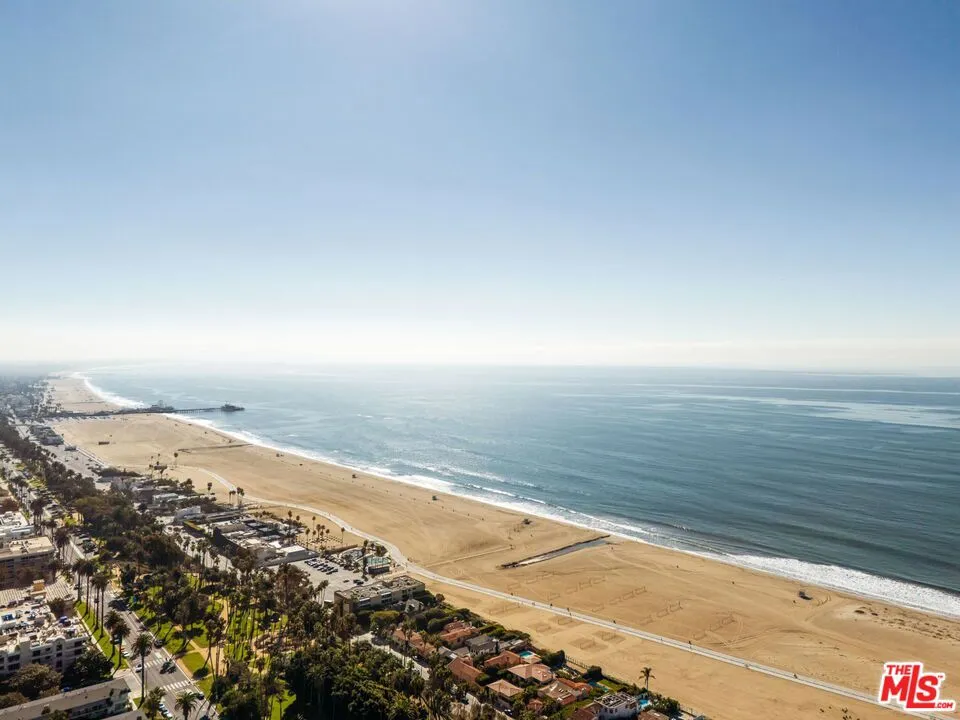 130 Marguerita Avenue 13, Santa Monica, California 90402 home-pic-50